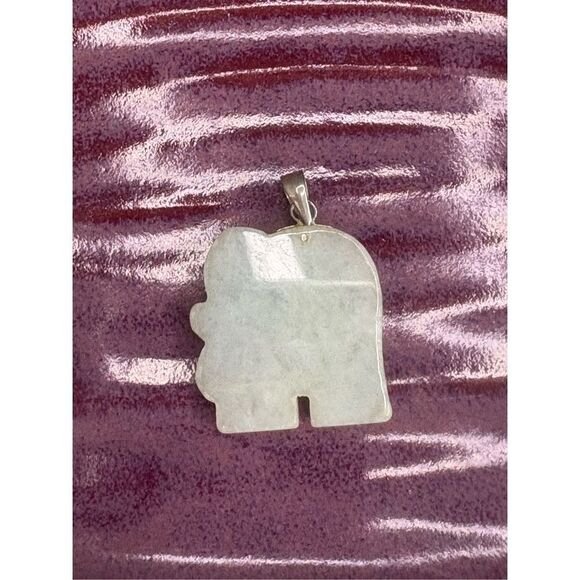 Vintage Jade elephant pendant - Picture 3 of 8